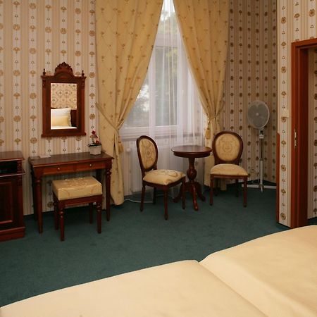 Hotel Mertin Хомутов Экстерьер фото