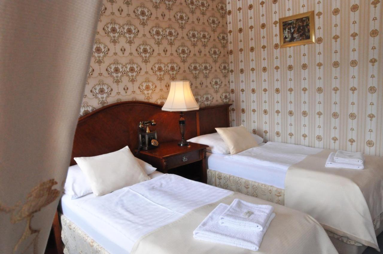 Hotel Mertin Хомутов Экстерьер фото