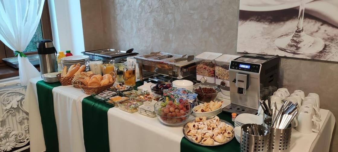 Hotel Mertin Хомутов Экстерьер фото