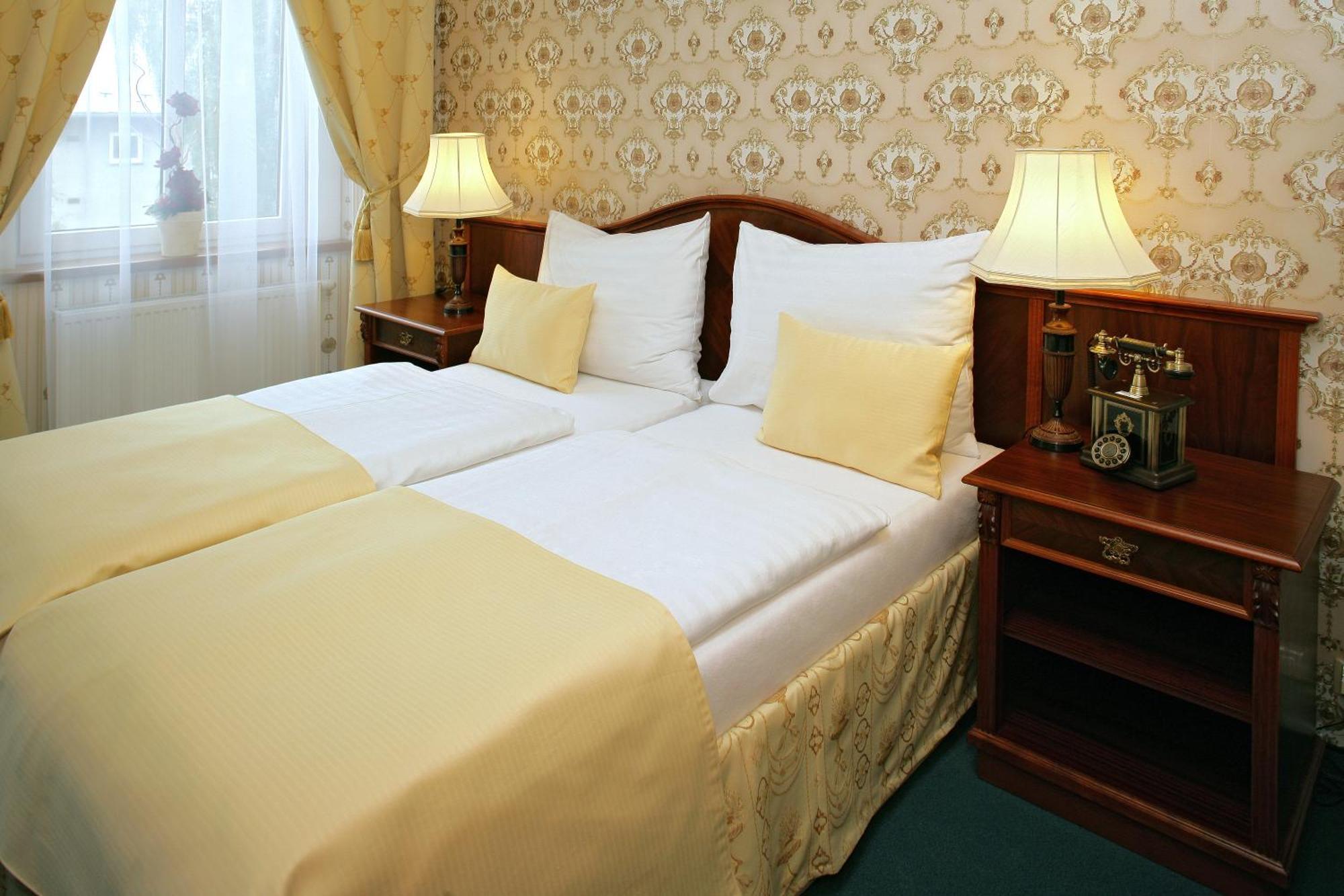 Hotel Mertin Хомутов Экстерьер фото